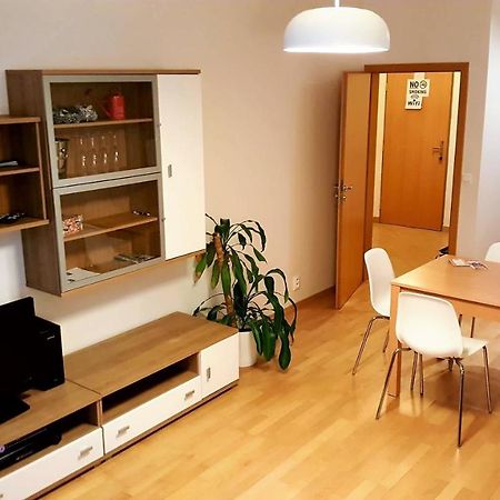 Apartment Smichov Prag Eksteriør billede