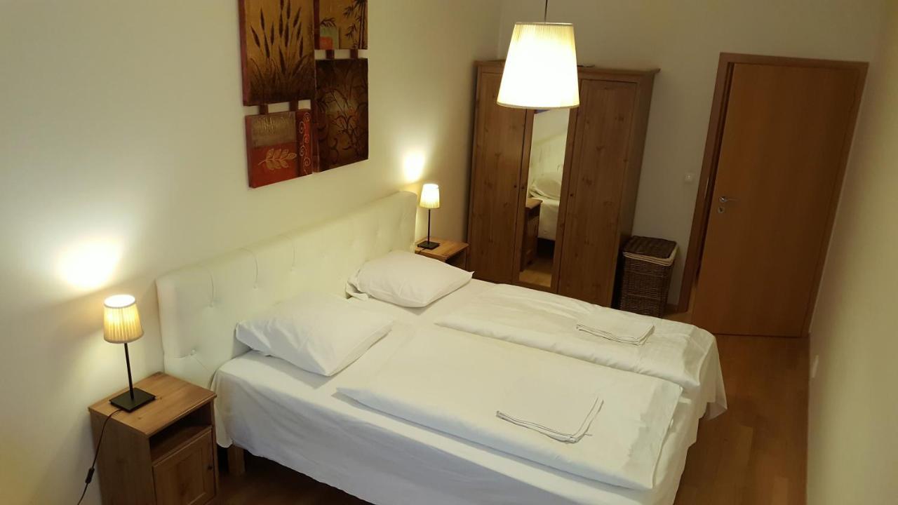 Apartment Smichov Prag Eksteriør billede